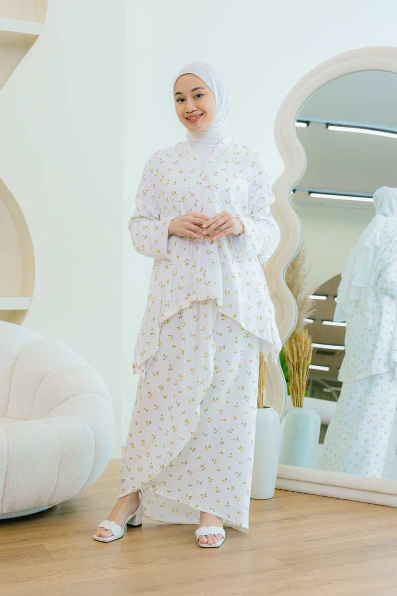 LEIA KEBAYA IN DANCING DAISIES