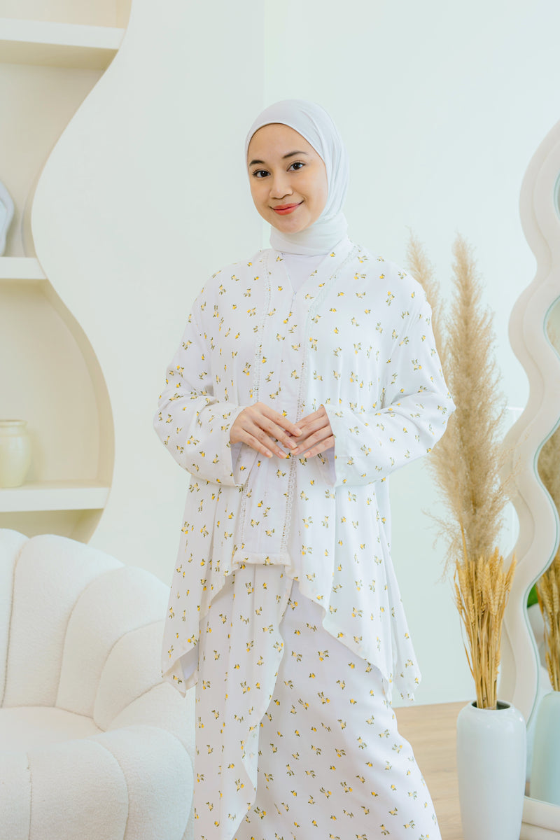 LEIA KEBAYA IN DANCING DAISIES