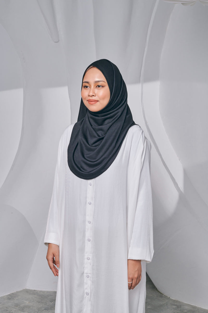 Semi-instant Jersey Shawl in Black