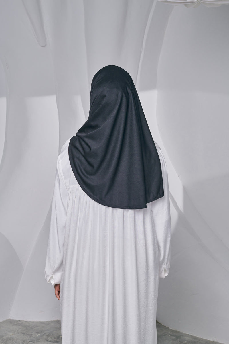 Semi-instant Jersey Shawl in Black